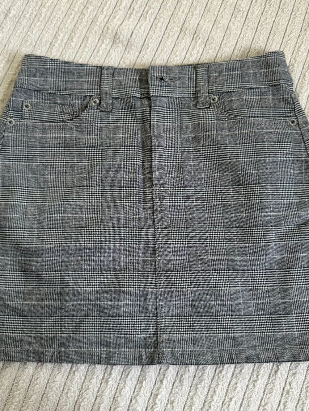 American Eagle Grey Plaid Skirt